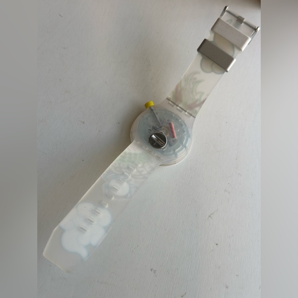 DRAGON IN CLOUD — 2024 Year of the Dragon Swatch Watch, Mint in Box - Picture 4 of 4